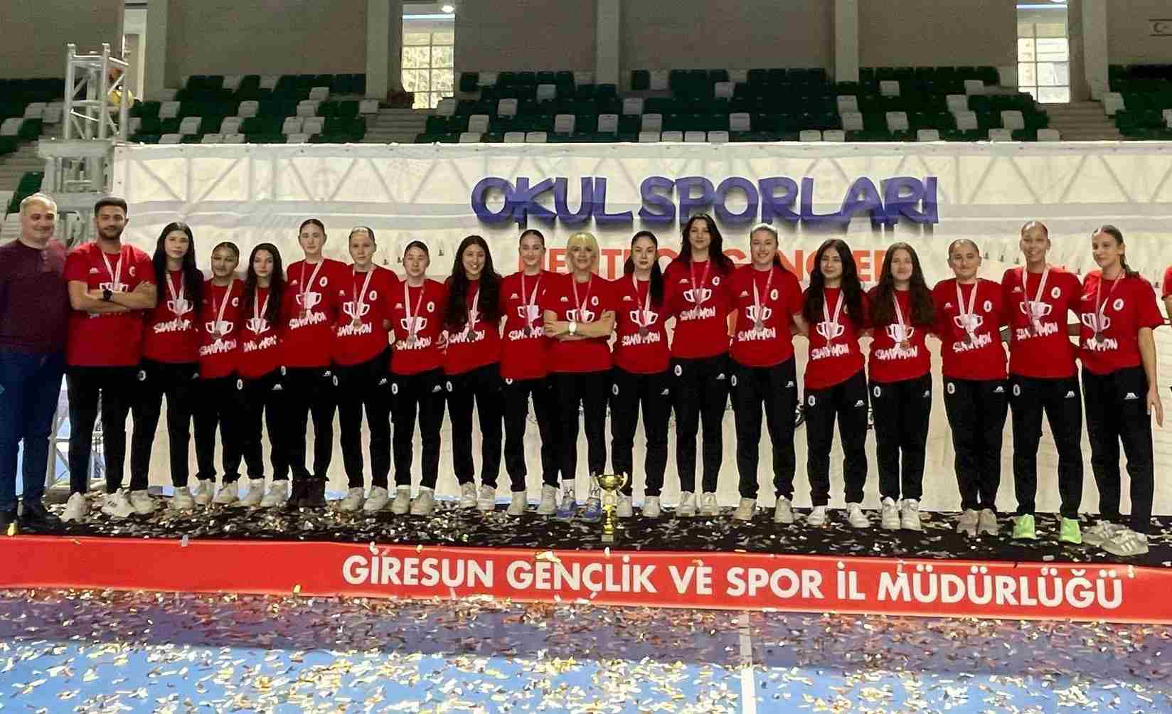 Kepez Belediyespor Hentbolda Kupayı Antalya’ya Getirdi