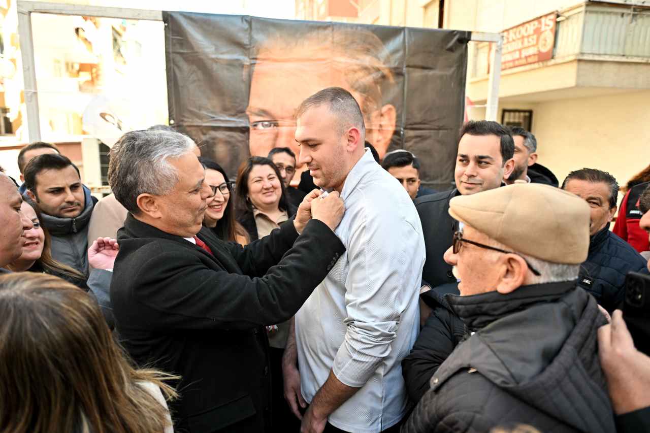 Muratpaşa CHP’nin Yeni Üyeleri Rozetlerini Taktı