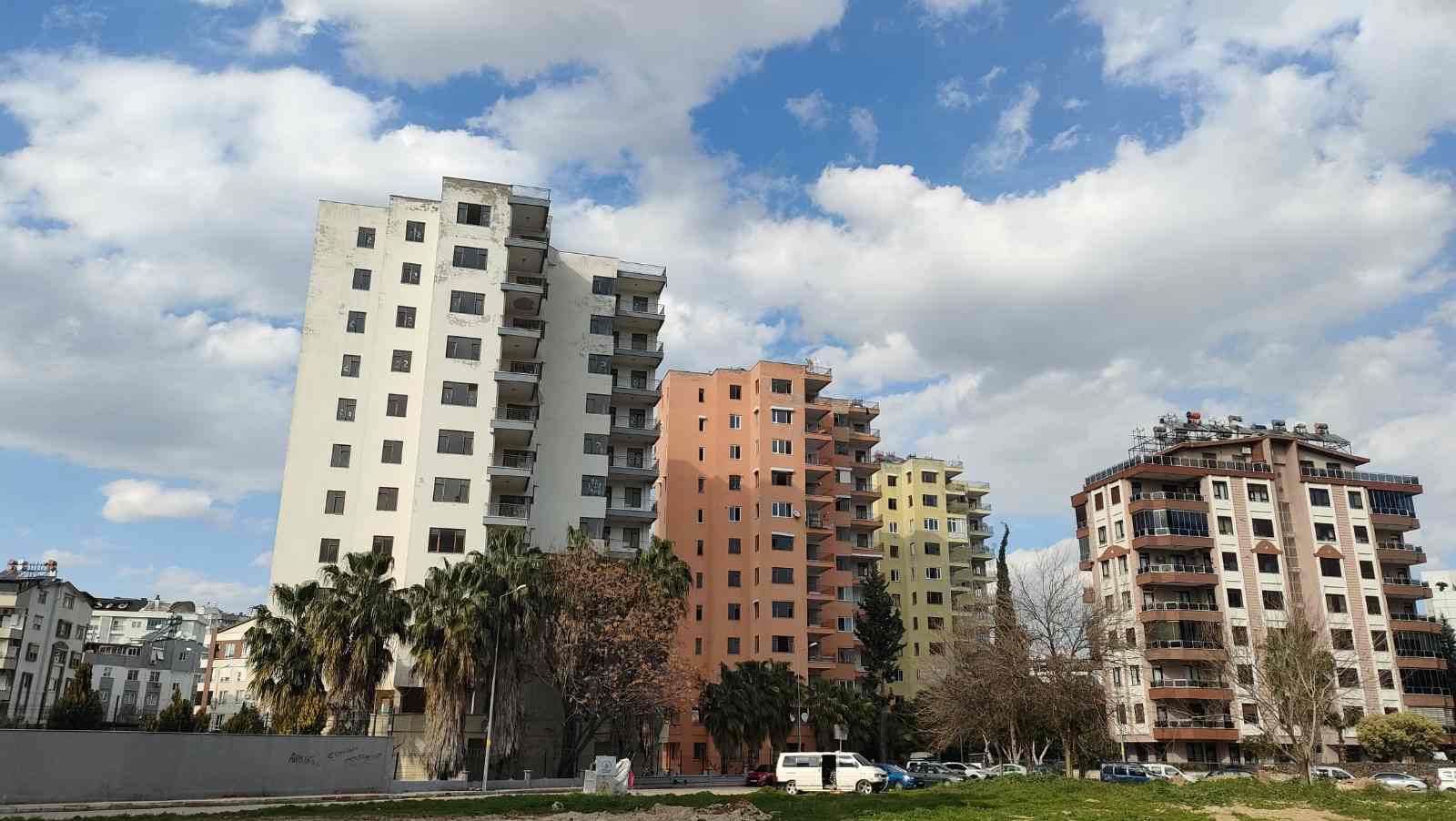 Antalya’da Yıkılacak Olan Site 1.5 Yıldır Tehlike Saçıyor