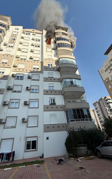 Konyaaltı'nda 9 Katlı Binada Yangın! Torununa Pişi Yapacaktı 3