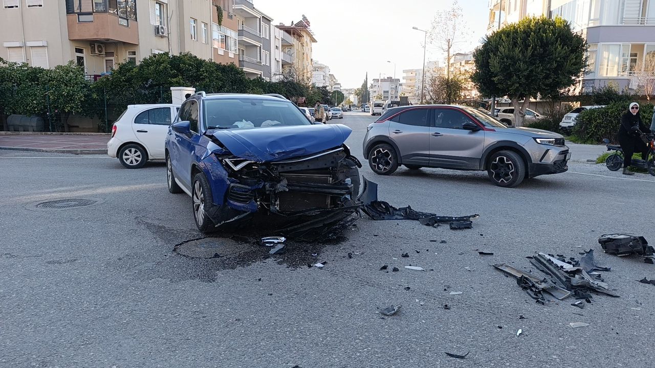 Manavgat'ta Sürücülerden Biri Fenalaştı Diğeri Ehliyetsiz Çıktı 2