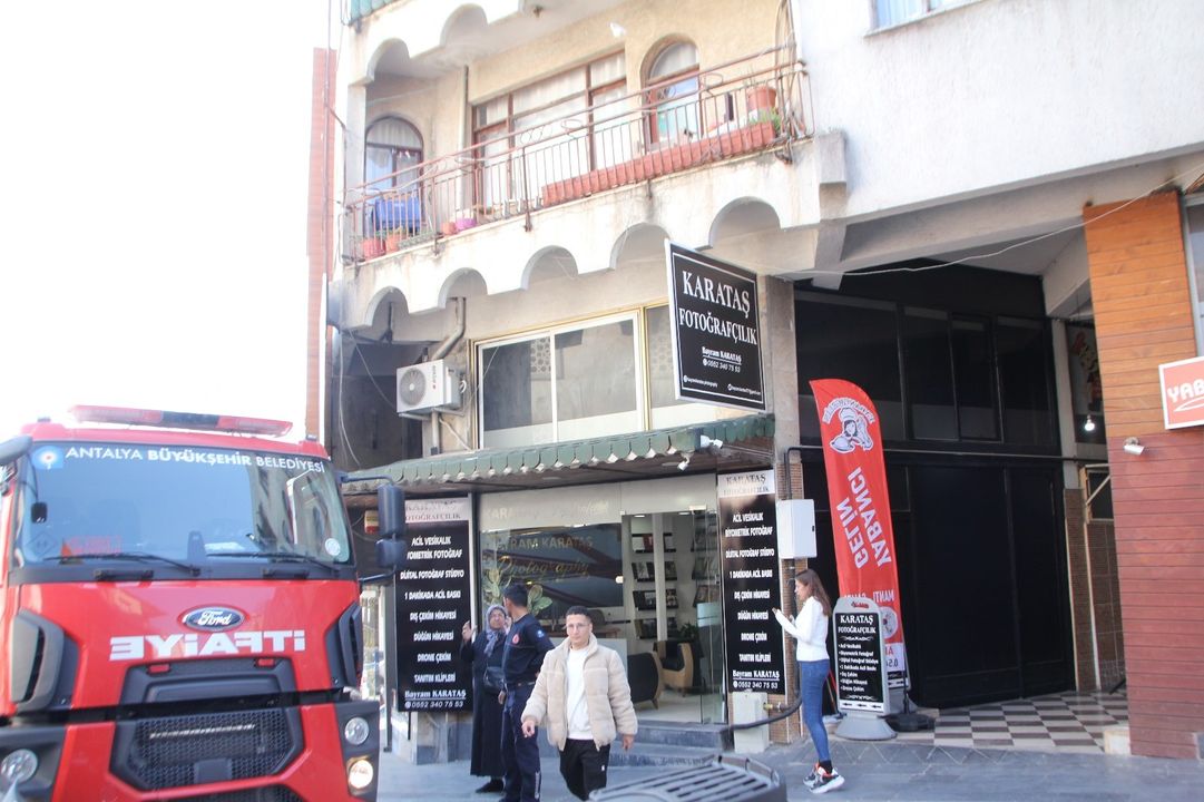 Serik'teki Restoranda Patlama! Mutfaktaki Çalışan Yaralandı 2