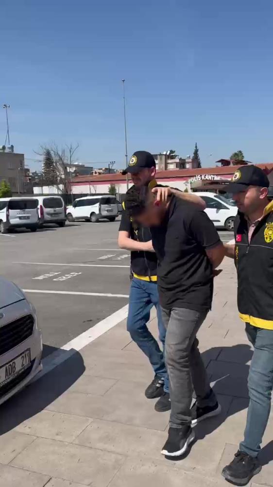 Adana’da Kuyumcuyu Soymaya Çalıştılar! Korkup Kaçtılar