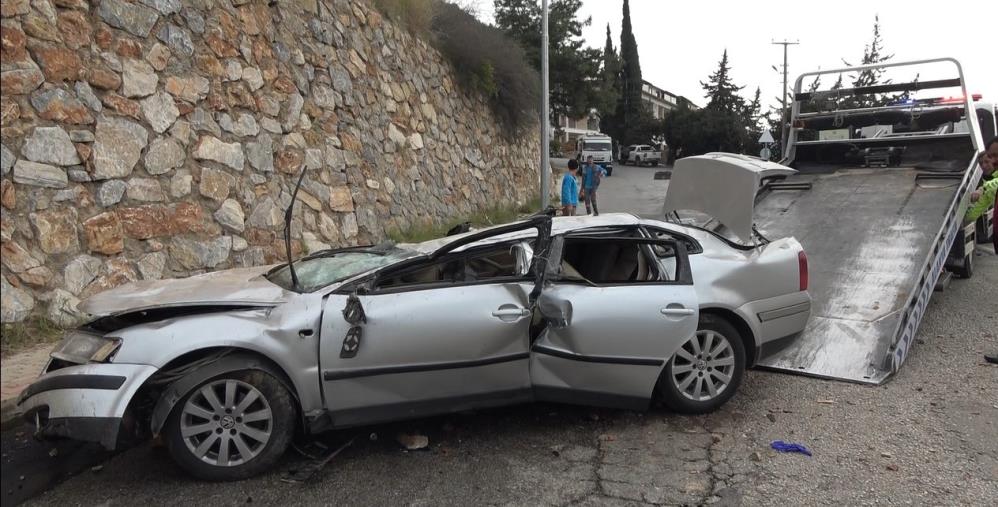 Alanya'da Feci Kaza! Otomobil Şarampole Uçtu