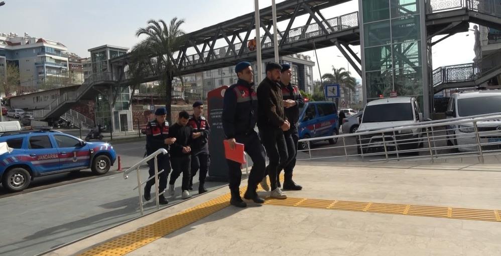 Alanya’da Otomobile Asit Döküp Kaçtı! 2 Şüpheli Tutuklandı