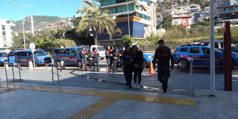 Alanya'da "Vurgun Operasyonu" Şüphelileri Adliyeye Sevk Edildi