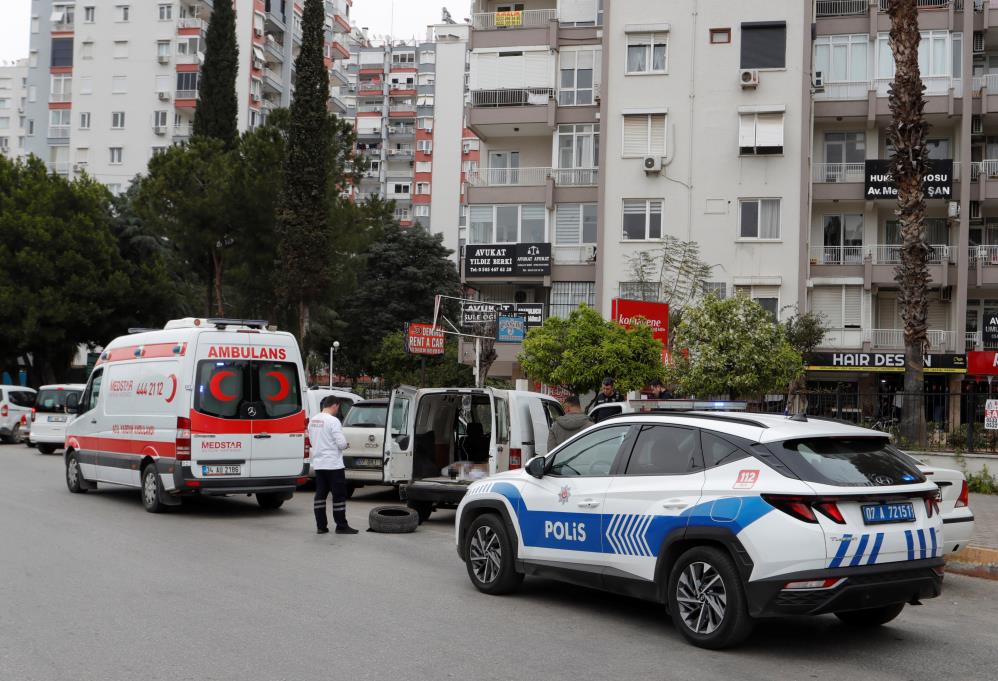 Antalya Adliyesi Önünde Şüpheli Öl*m! Arkadaşını Öl* Olarak Buldu