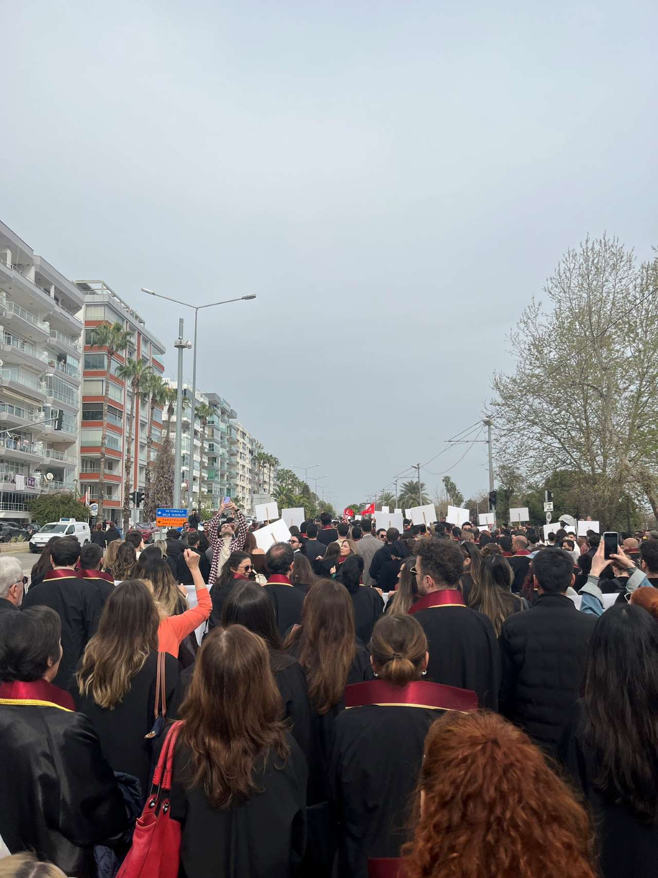 Antalya Barosu’ndan İmamoğlu Eylemlerine Destek Yürüyüşü
