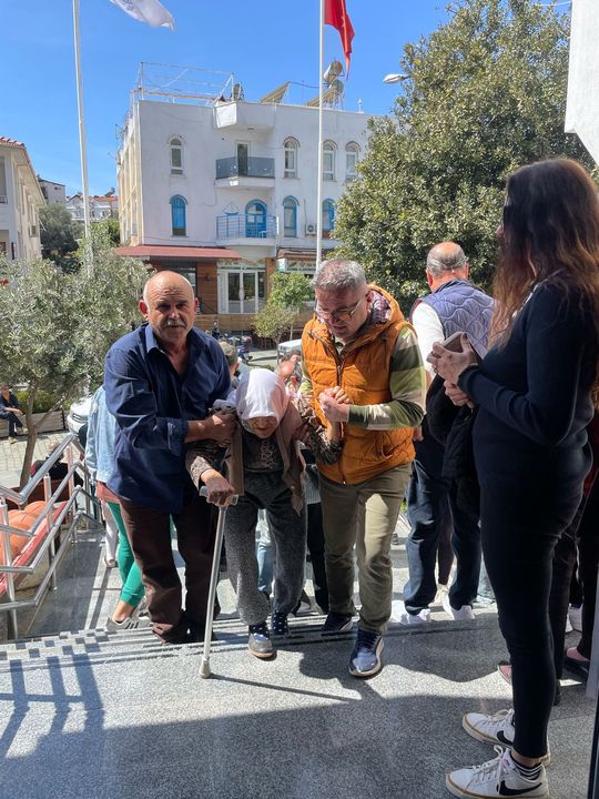 Antalya Kaş'ta 107 Yaşındaki Fatma Nine De Oy Kullandı! 2