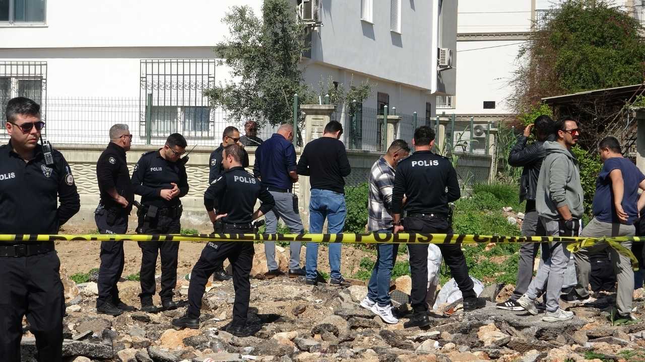Antalya'da Boş Arazide Kadın Cesdi Bulundu! 2