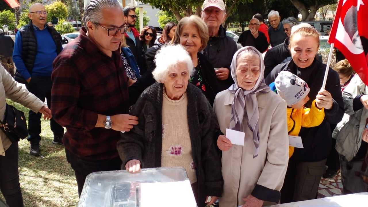Antalya'da Chp Cumhurbaşkanlığı Ön Seçimi Başladı! Meltem'de İmamoğlu Yoğunluğu 51