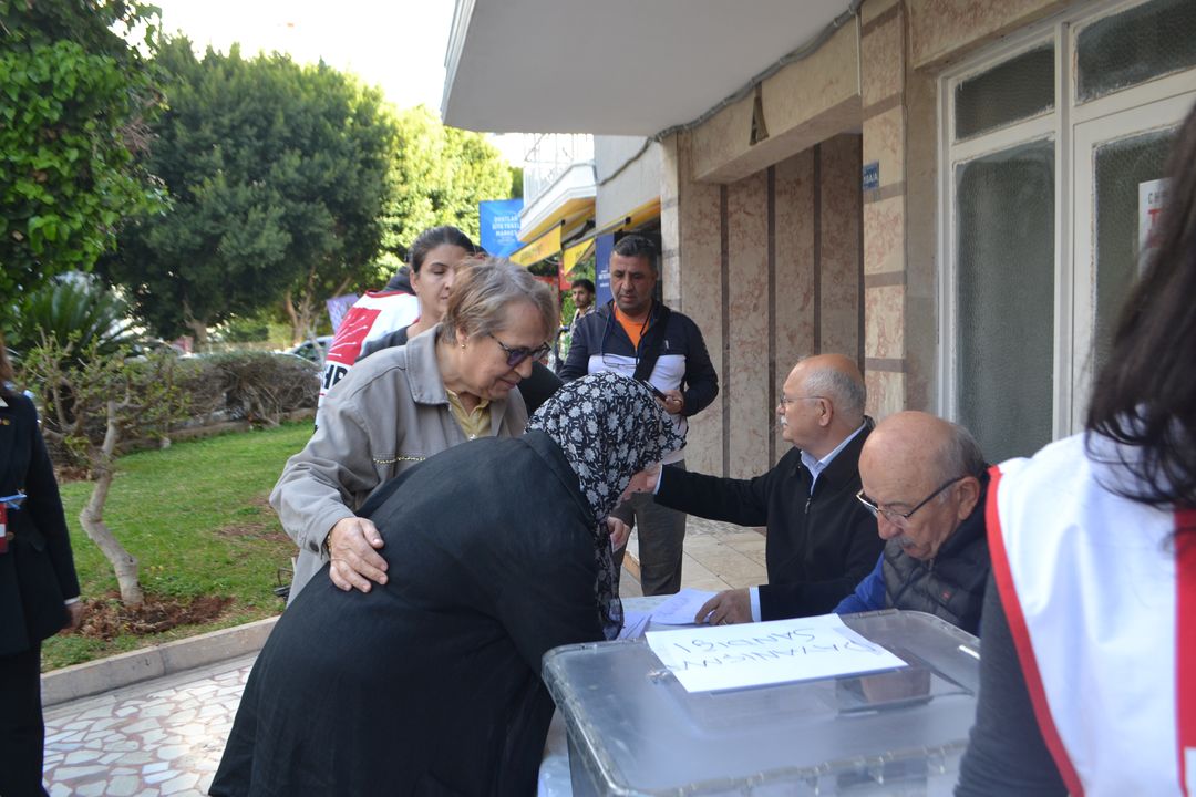 Antalya'da Chp Cumhurbaşkanlığı Ön Seçimi Başladı! Sandıklarda İmamoğlu Yoğunluğu  3