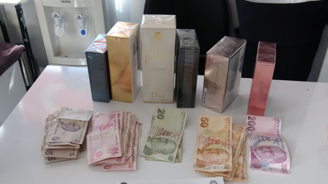 Antalya'da Dilenci Operasyonu! Paraları Bebek Arabasına Saklamış 3