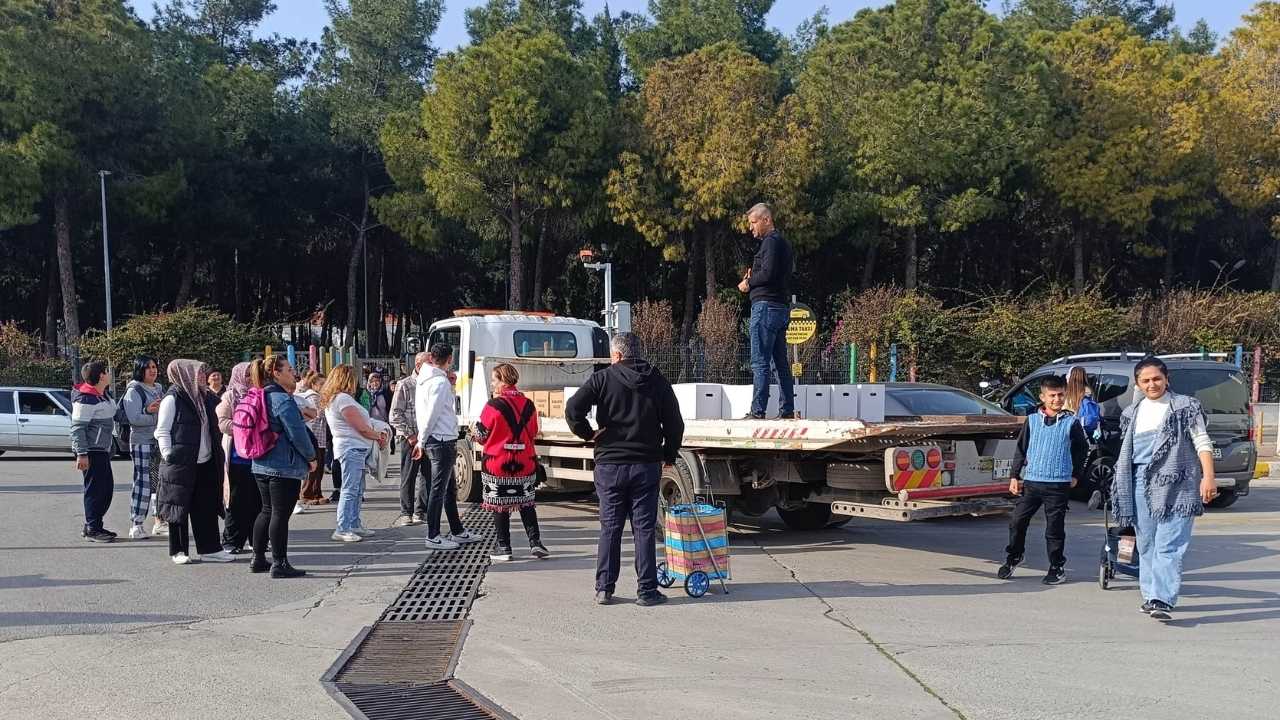 Antalya'da Hayırseverlerin Gıda Kolileri Dağıtıldı 2
