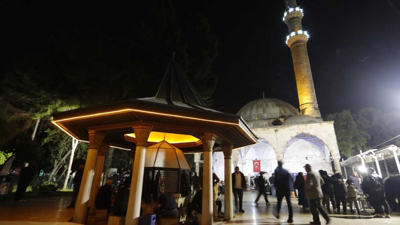Antalyalılar Kadir Gecesi'nde Muratpaşa Camii'ni Doldurdu 2
