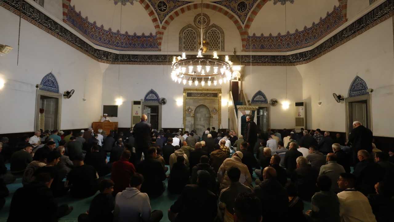 Antalyalılar Kadir Gecesi'nde Muratpaşa Camii'ni Doldurdu 3