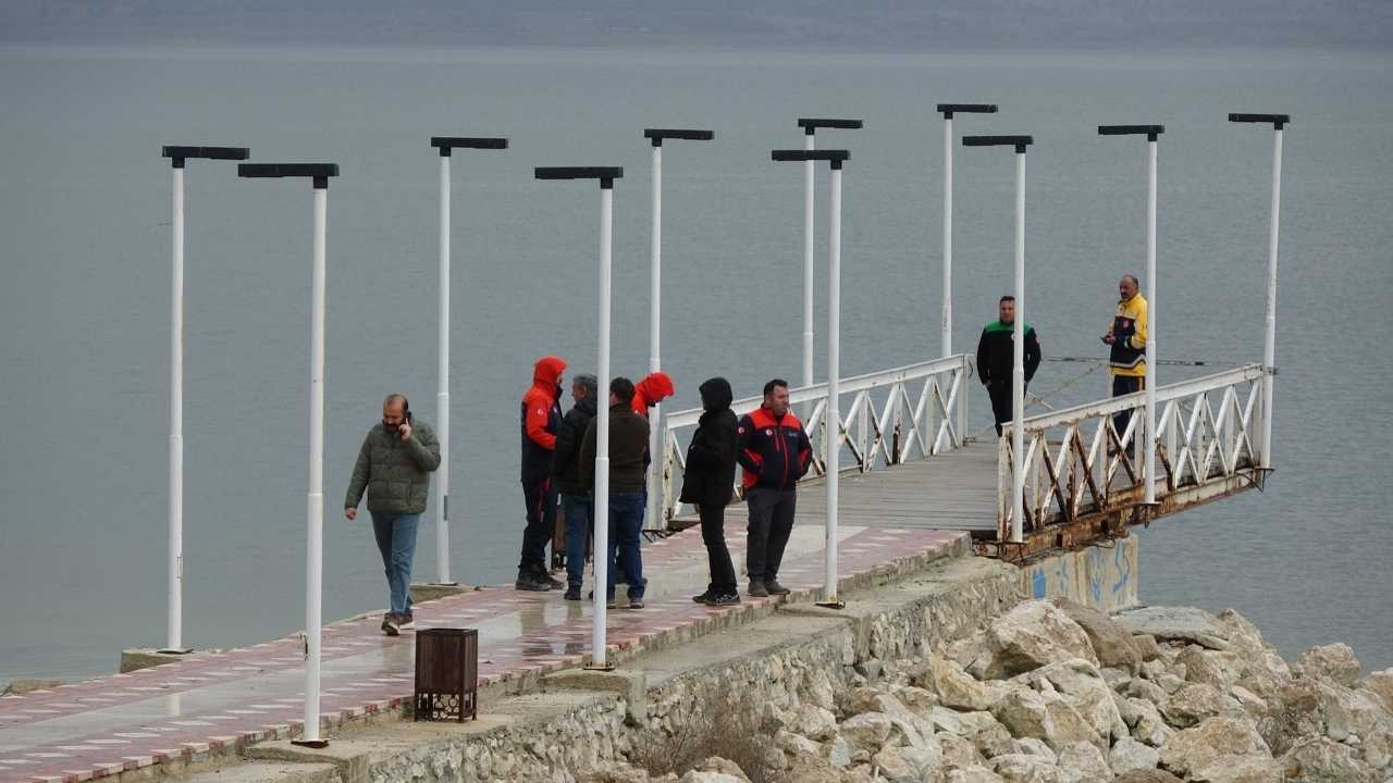 Burdur'da Kayıp Fırıncı İçin Gölde Arama Başlatıldı! Ceketi Sahilde Bulundu 2