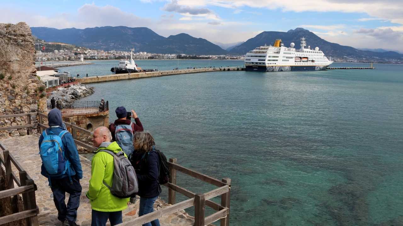 Fırtınaya Takılan Kruvaziyer Alanya'ya Yönlendirildi  2