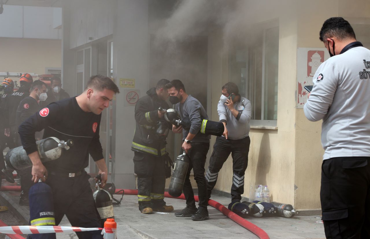 Akdeniz Üniversitesi’ndeki Yangının Bilançosu Açıklandı! 1