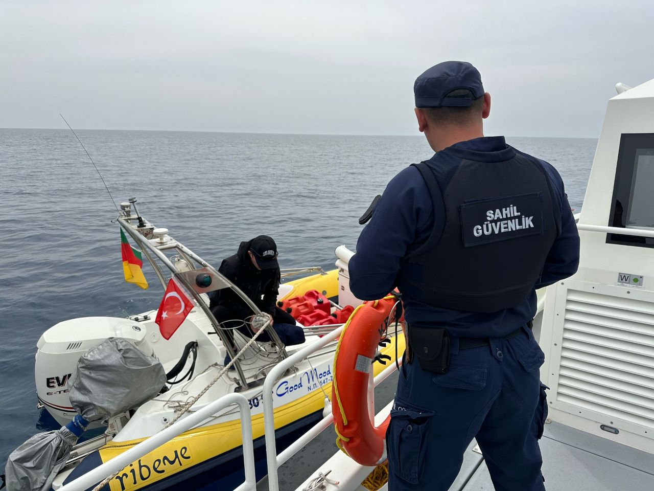 Kaş Açıklarında Kamerun Bayraklı Kaçakçılık Teknesine Baskın!