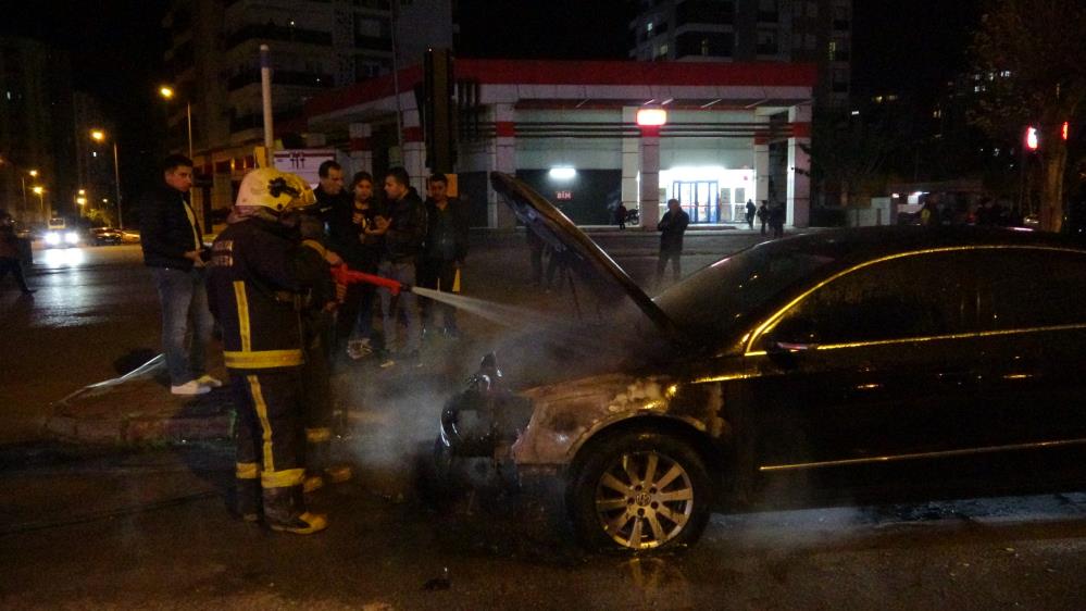 Konyaaltı’nda Seyir Halindeki Otomobil Alev Aldı!