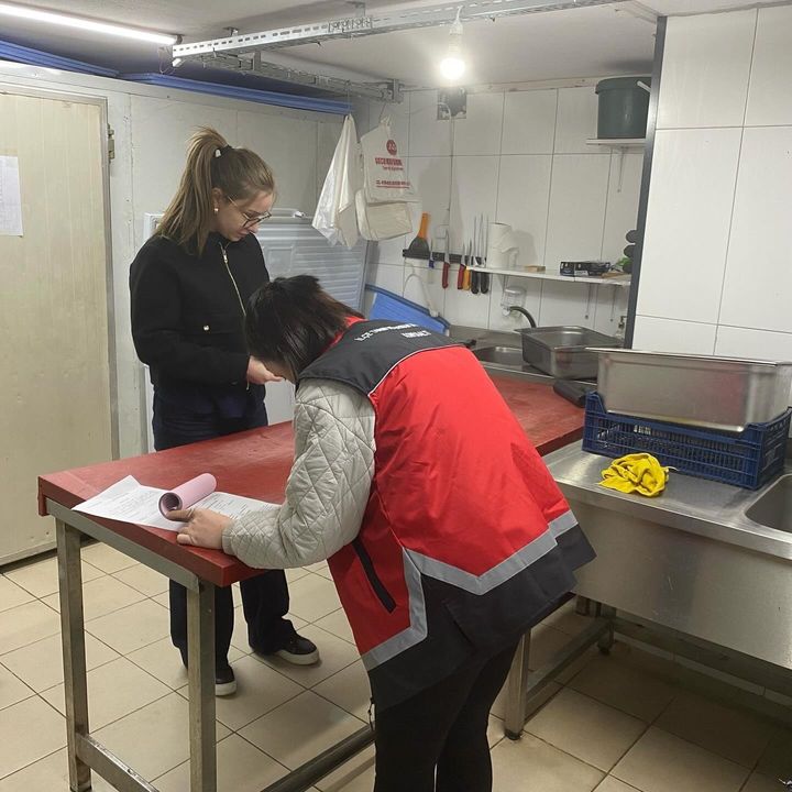 Konyaaltı'nda Tüketim Tarihi Geçen 100 Kilo Kırmızı Ete El Konuldu  4