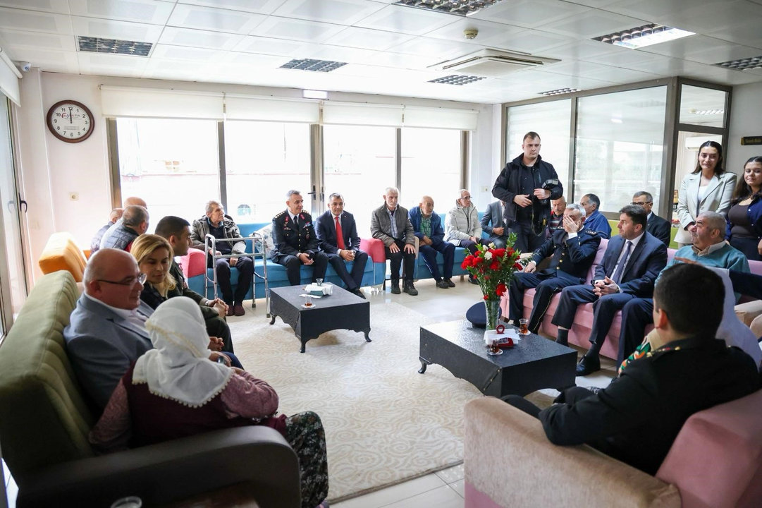 Manavgat'ta Başkan Kara Huzurevi Sakinleri Ve Gazilerle Bayramlaştı 3