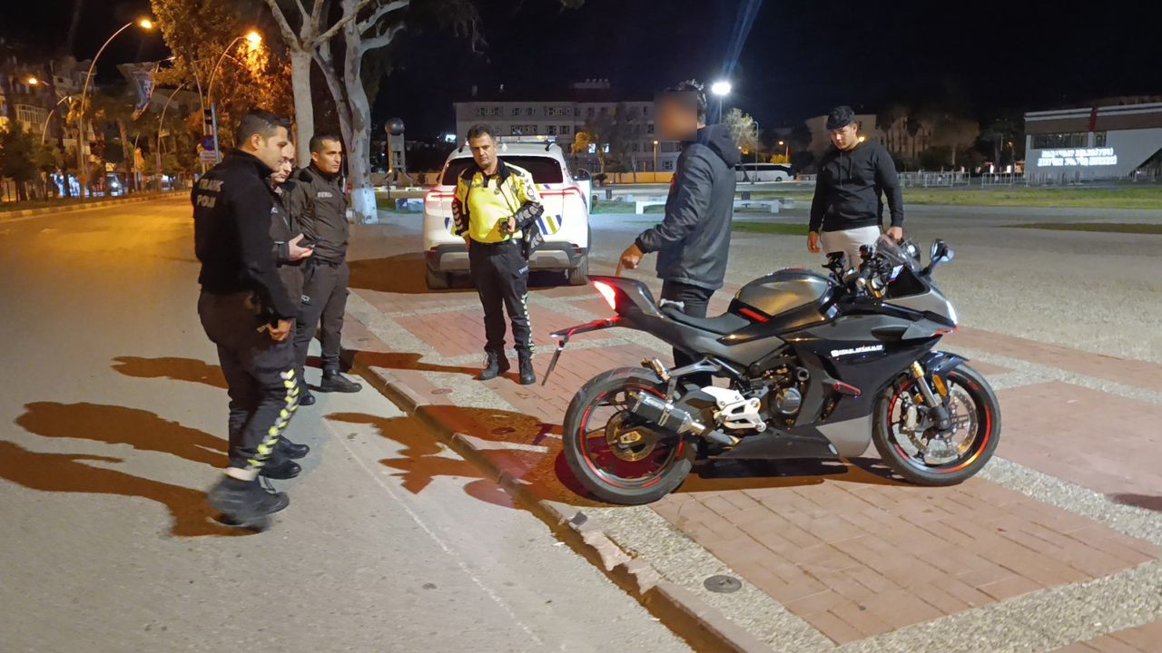Manavgat'ta Motosikletin Plakasını Bereyle Kapattı 2
