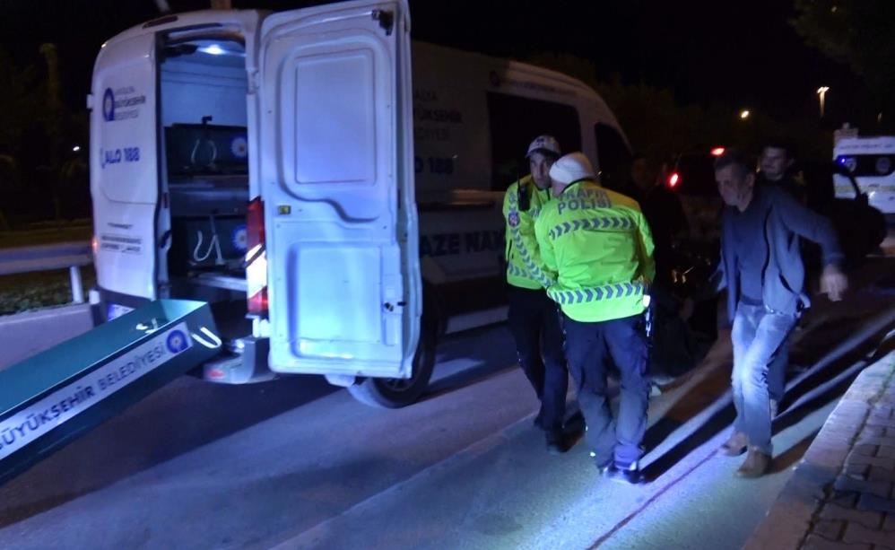 Muratpaşa'da Feci Kaza! Yola Savrulan Genç Kız Öl*ü