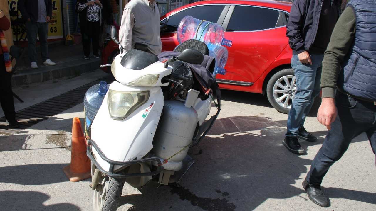 Serik'te Çarpışan Kuryelerden Biri Yaralandı Diğeri Kaçtı 3