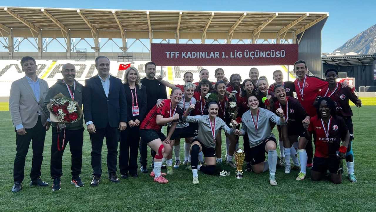 1207 Antalya Kadın Futbol Kulübü Süper Lig'e Döndü 2