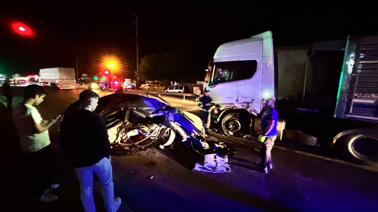 Adana’da Kontrolden Çıkan Araç Hurdaya Döndü2