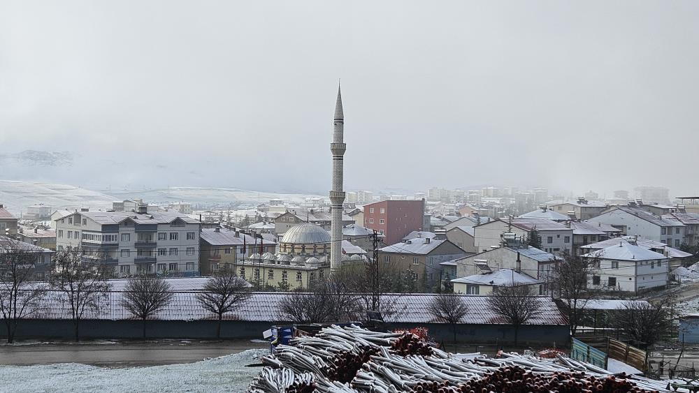 Adana'da Şaşırtan Manzara! Nisan Ayında Kar Yağdı