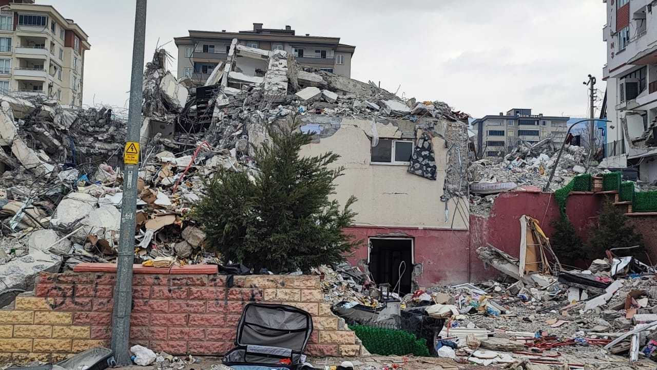Akdeniz Üniversitesi Akademisyeni 137 Deprem Belgeselini İnceledi 5