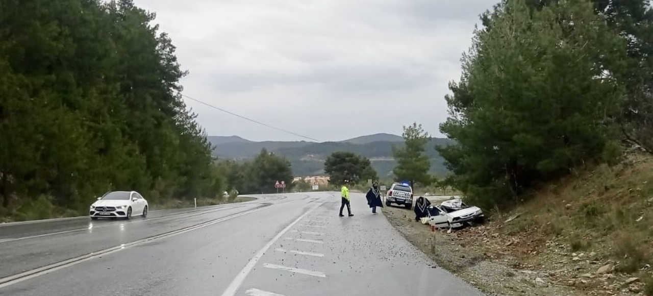 Akseki Manavgat Yolunda Otomobil Takla Attı 3