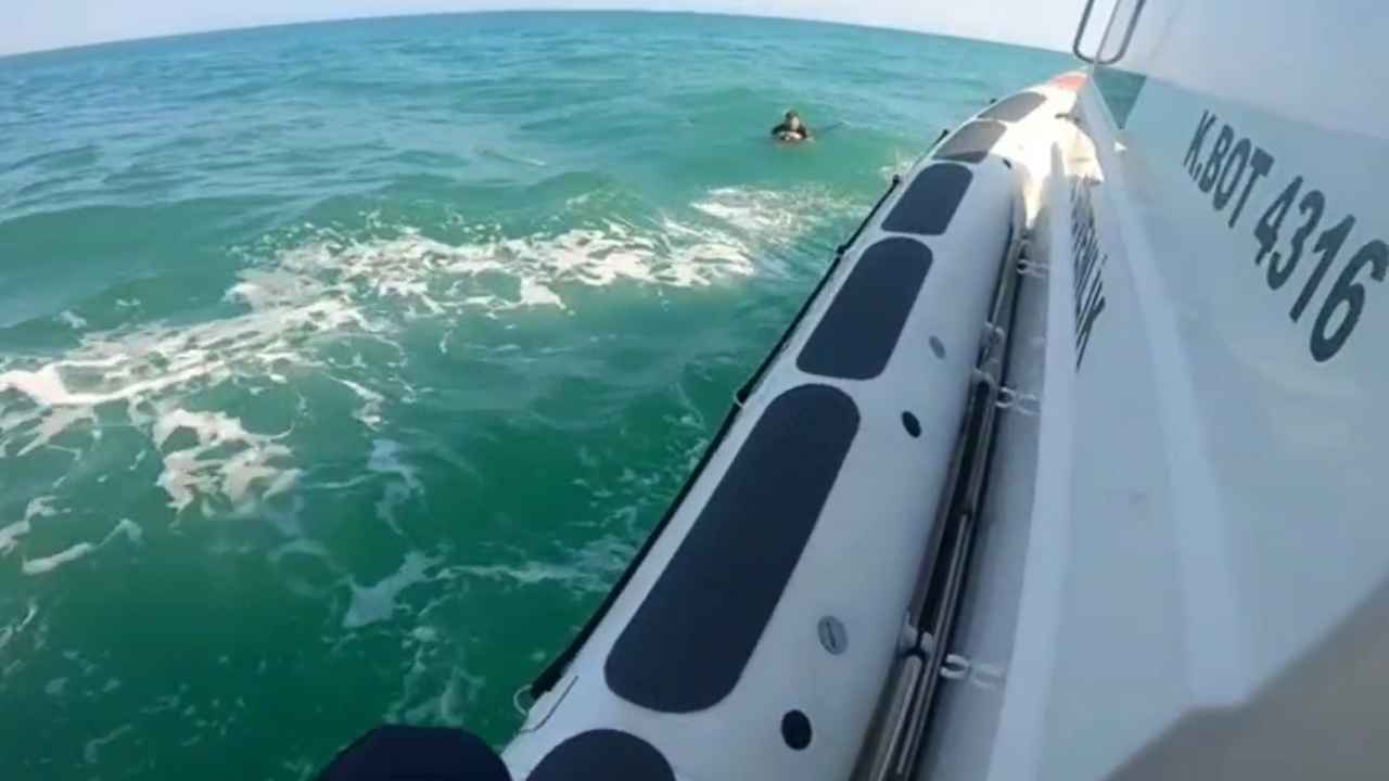 Aksu'da Tekne Alabora Oldu! 4 Kişi Denizde Mahsur Kaldı 2
