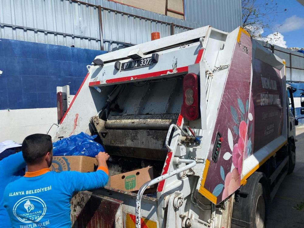 Alanya'da 85 Kilo Kokmuş Balık Ele Geçirildi! İmha Edildi