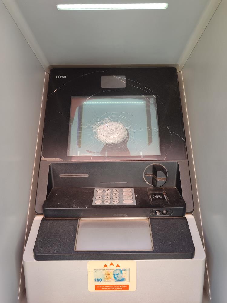 Alanya'da ATM Camlarını Patlattılar! Şüpheliler Aranıyor