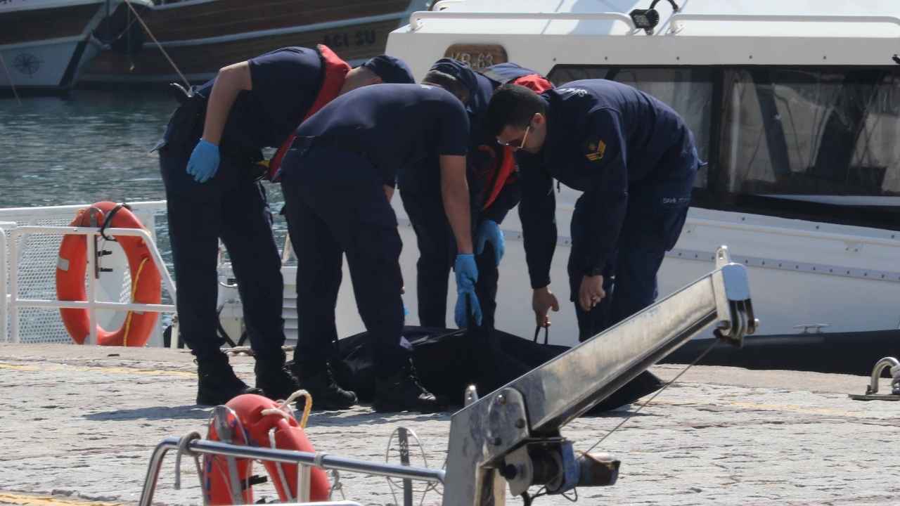 Antalya Kaleiçi Açıklarında Erkek Cesdi Bulundu 2