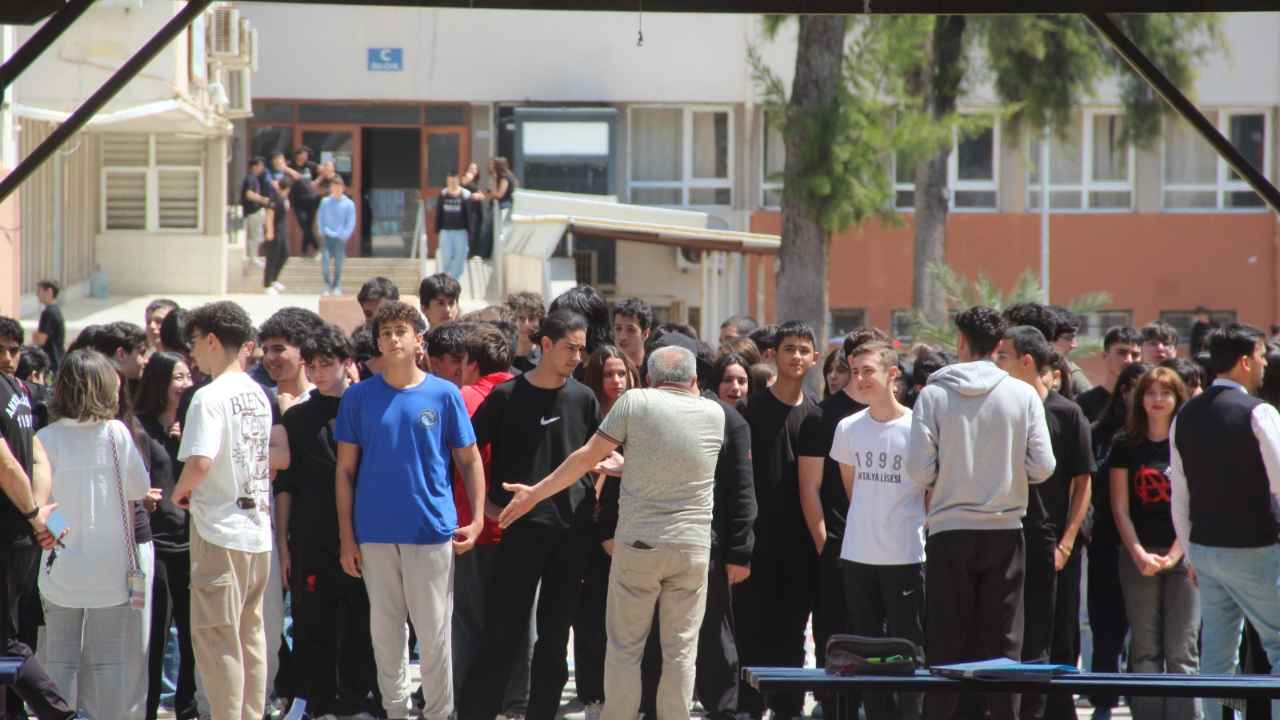 Antalya Lisesi'nde Öğrenciler Engellemeleri Böyle Aştı 6