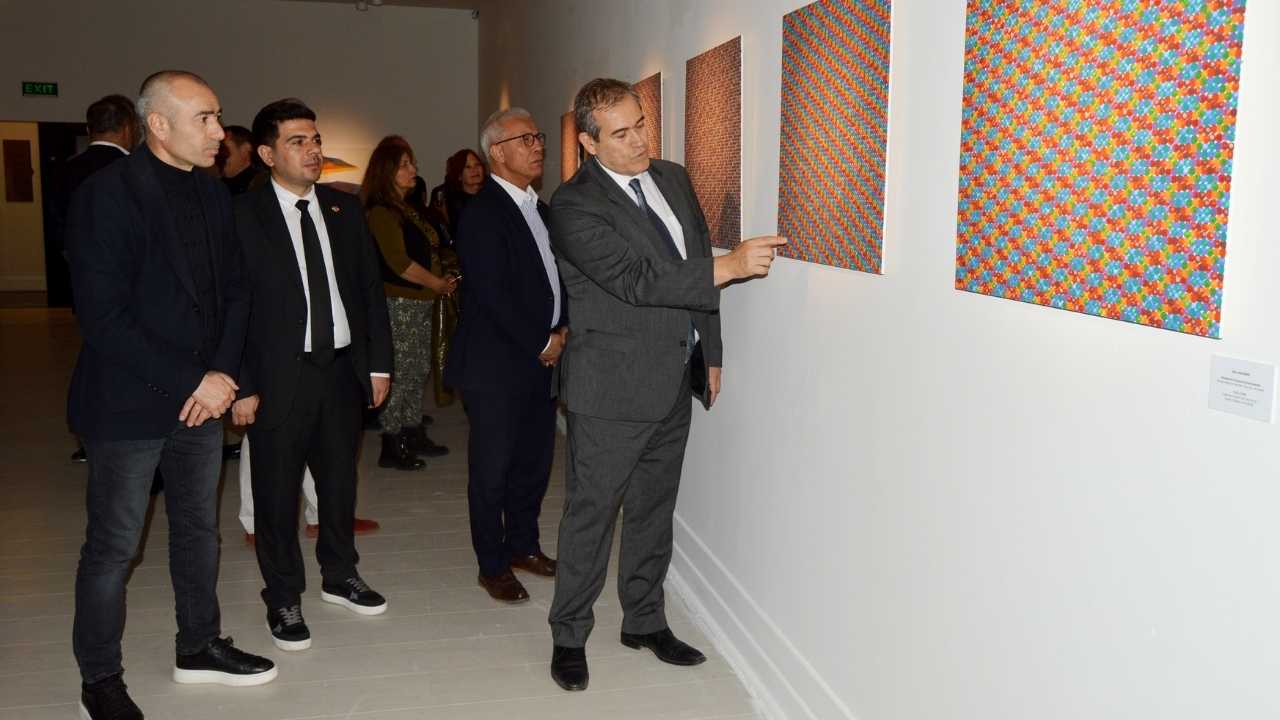 Antalya'da Algoritma Sanatının Öncüsü 3 Kadının Eserleri Sergileniyor 2