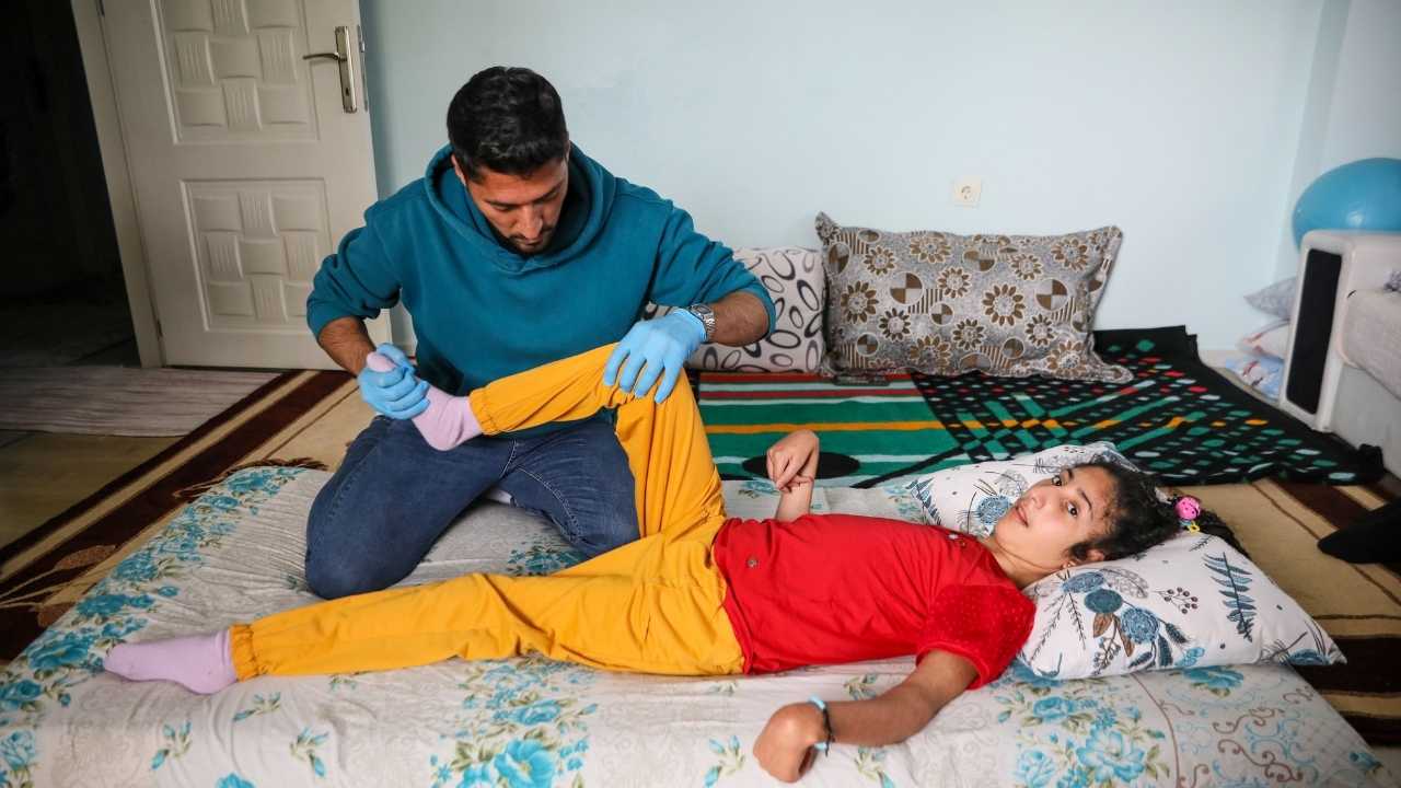 Antalya'da Als Hastası 4 Kardeş Fizik Tedaviye Başladı 3