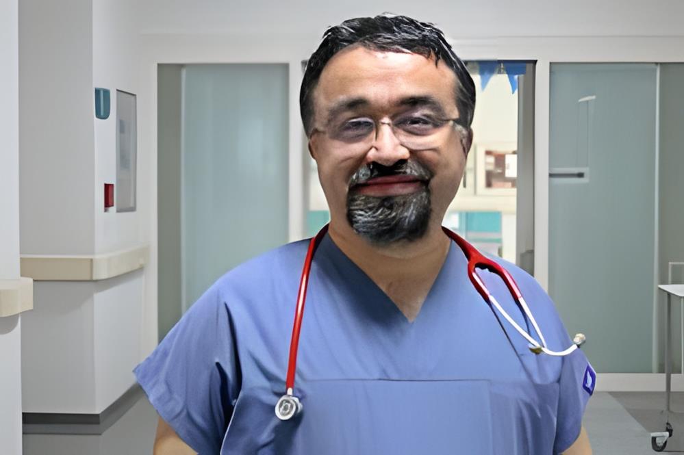 Antalya'da Balkondan Düşen Doktor Son Yolculuğuna Uğurlandı