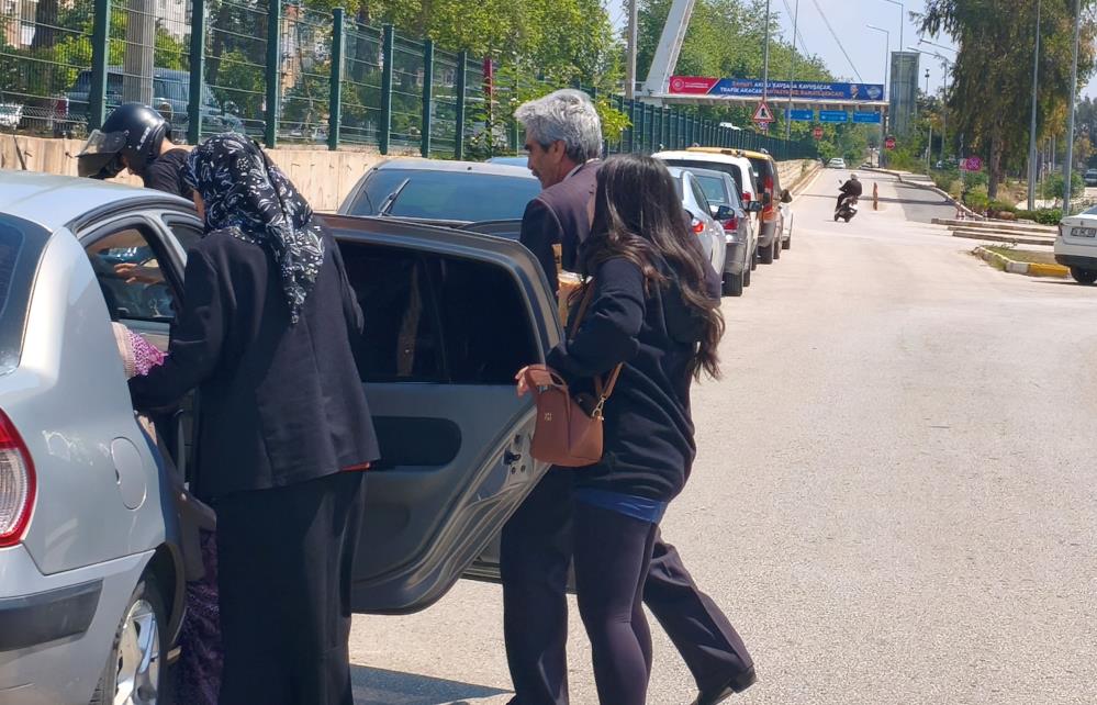 Antalya'da Başından Vurulan Genç Kızın Cenazesi Ailesine Teslim Edildi