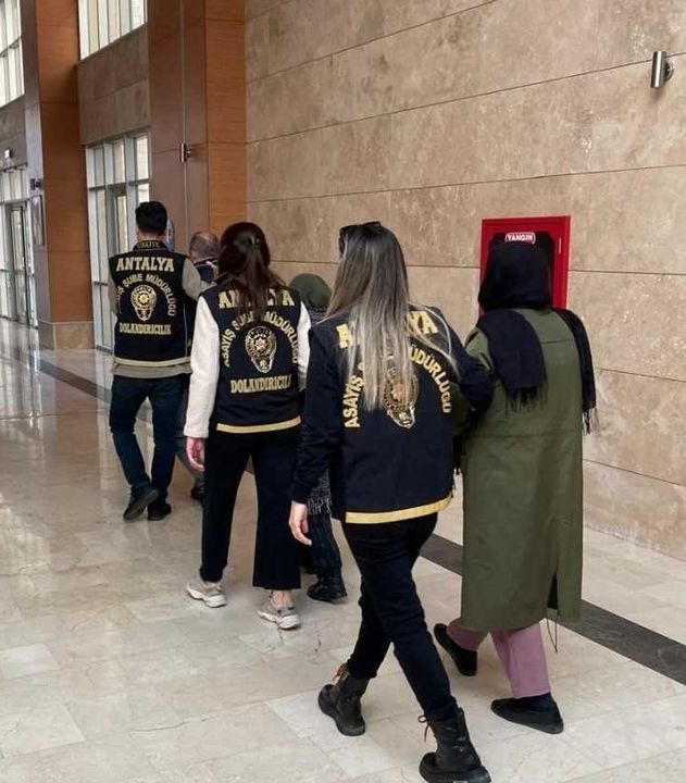 Antalya'da Cinsel Saldırıda Bulunan Büyücülere Baskın 3 Şüpheli Tutuklandı 2