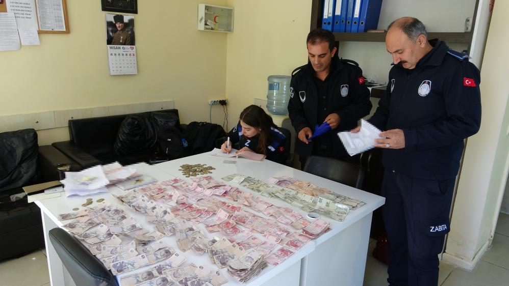 Antalya'da Dilencinin Üzerinden Çıkanlar Şaşırttı