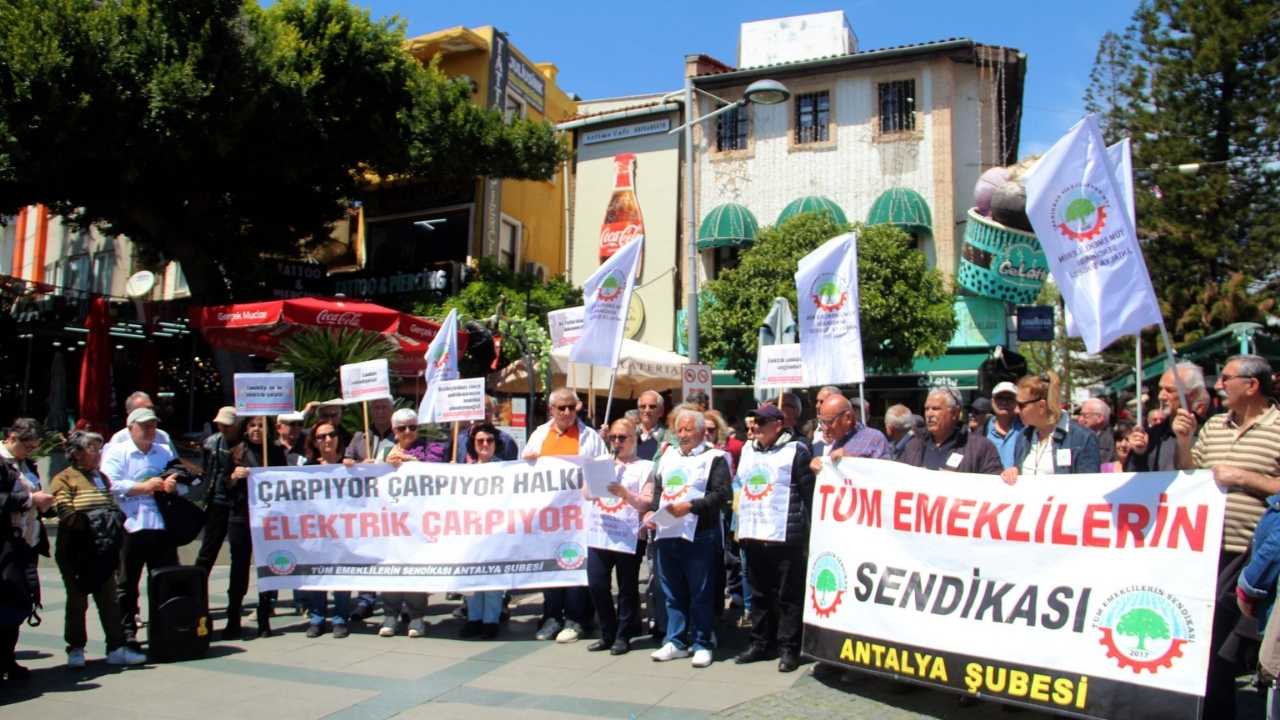 Antalya'da Emeklilerden Elektrik Protestosu 3