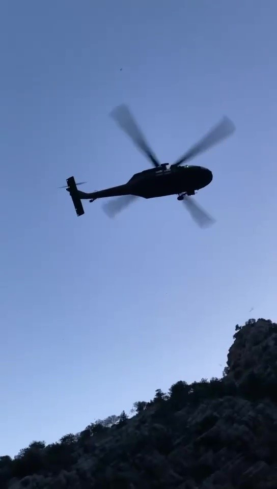Antalya'da Milli Parklar Görevlisi Dağlık Arazide Mahsur Kaldı