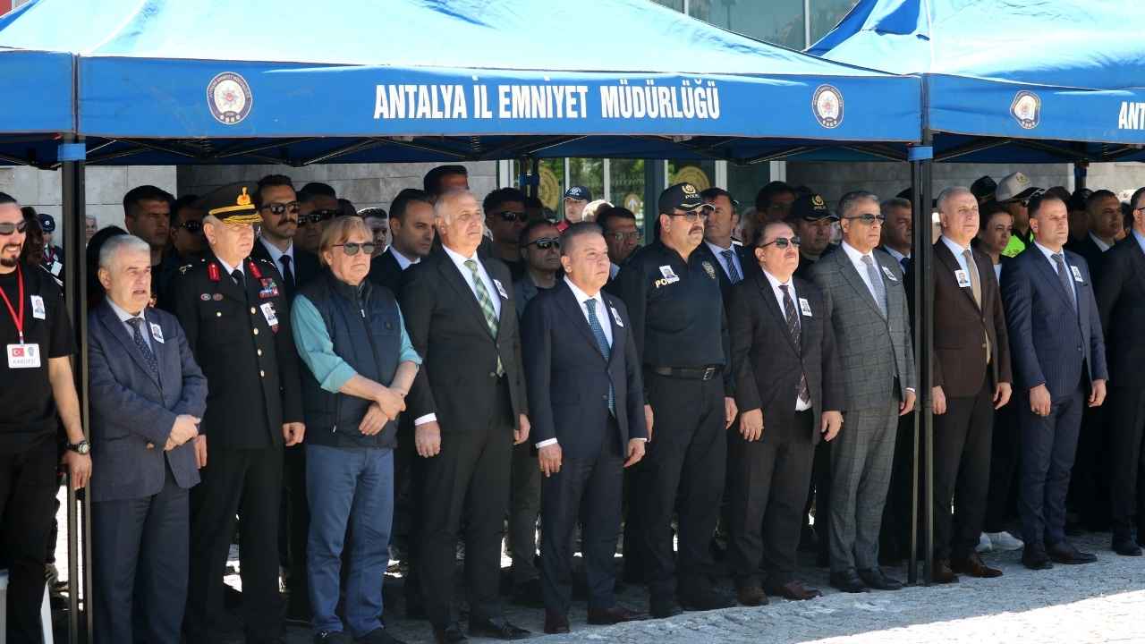 Antalya'da Şehit Polis Memuruna Veda Beni Bırakıp Nereye Gidiyorsun Aşkım  3