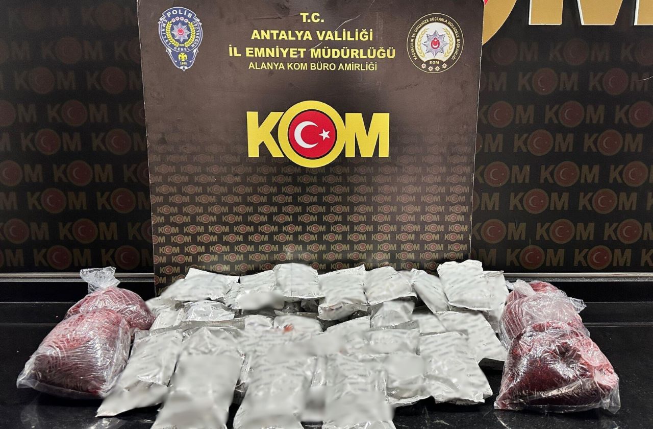 Antalya'da Son 1 Haftada Kaçak Ürün ve Silah Ele Geçirildi